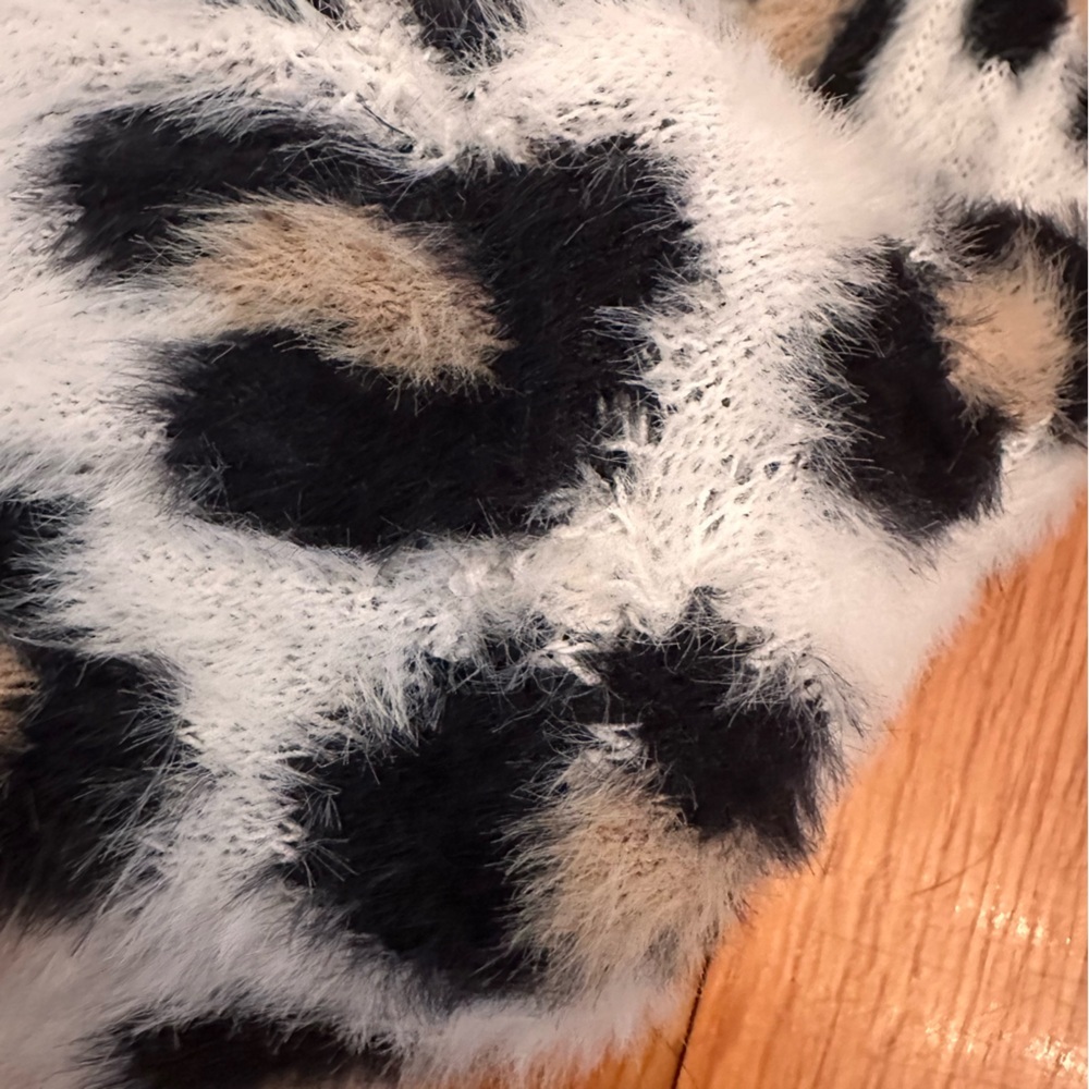 ARITZIA Sunday Best Kitten Sweater Fuzzy Leopard Print Size Small (k11) - Picture 9 of 15